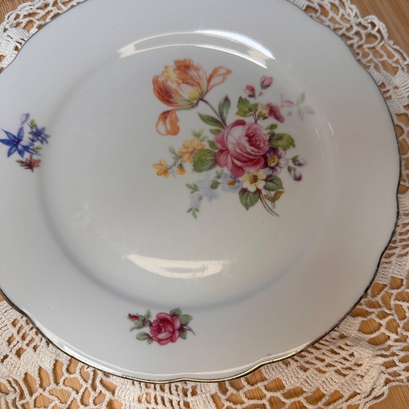 Vintage Kahla Floral Saucer Plate | GDR East Germany | Scalloped Gold Rim - Picture 3 of 5